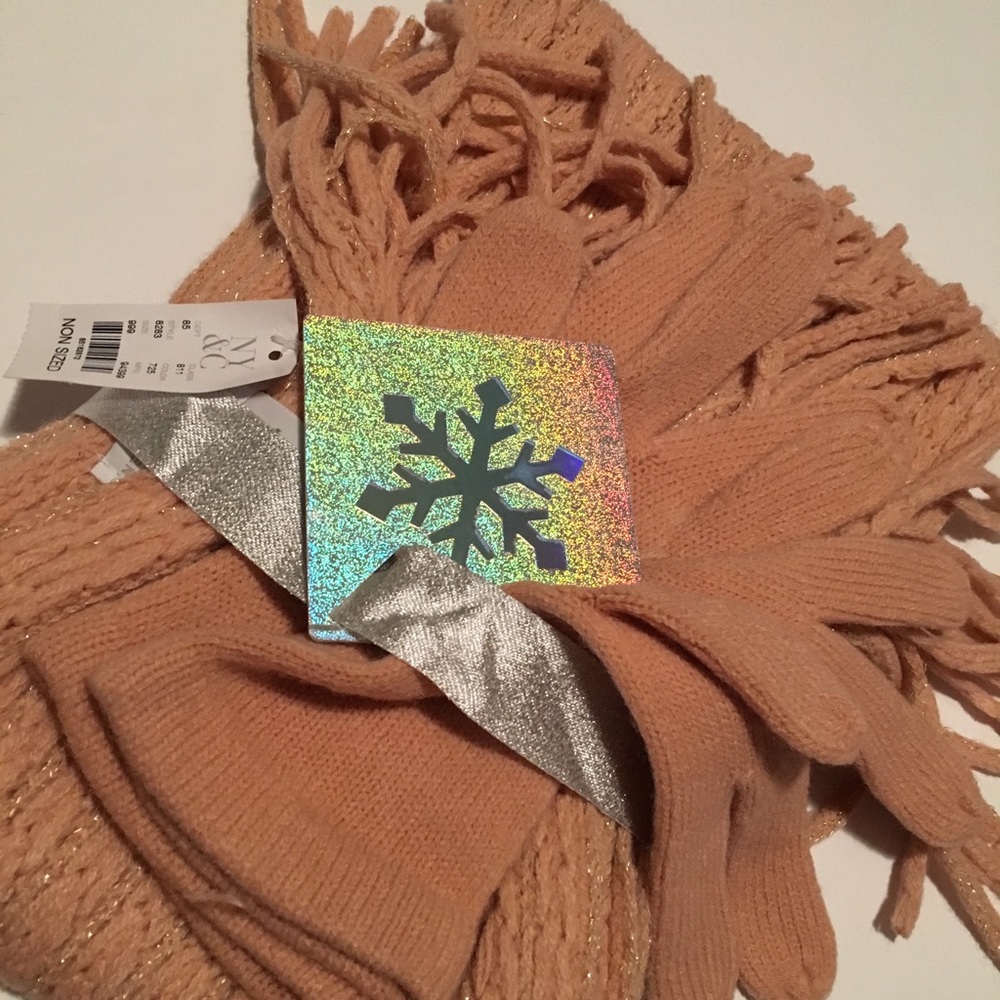 Scarf, and pair of gloves